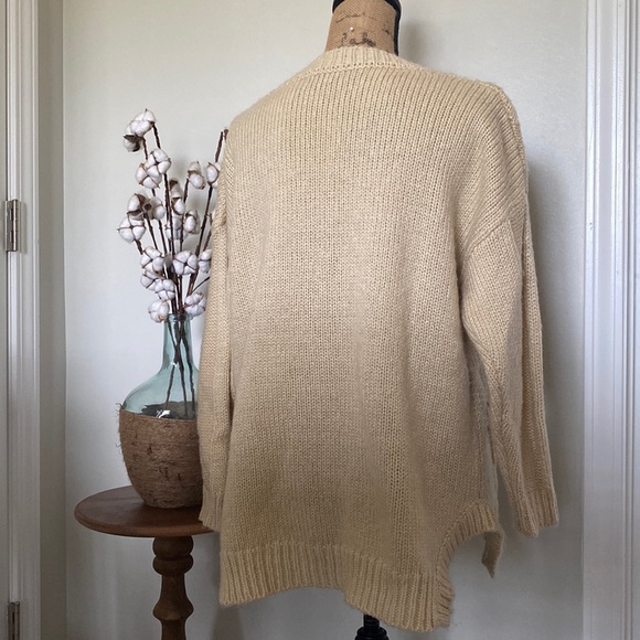 🚨[SOLD] Cable Knit Sweater - Picture 2 of 4